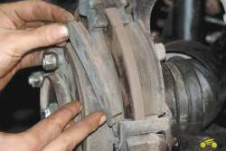 замена передних тормозных колодок