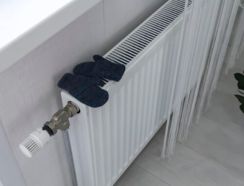 Монтаж чугунного радиатора отопления на кронштейны